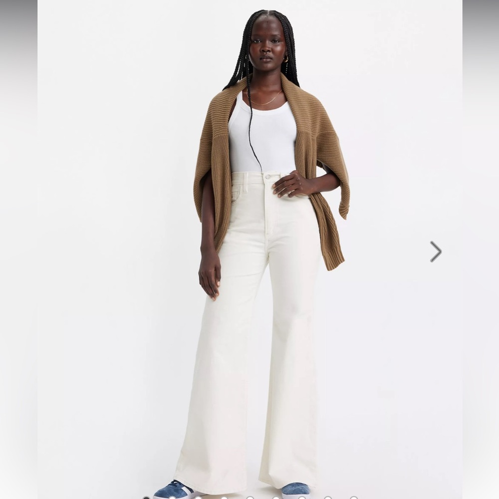 NEW Levi’s cream Ribcage Bell Bottom Women’s Corduroy Flare Pants Sz 27. NWOT